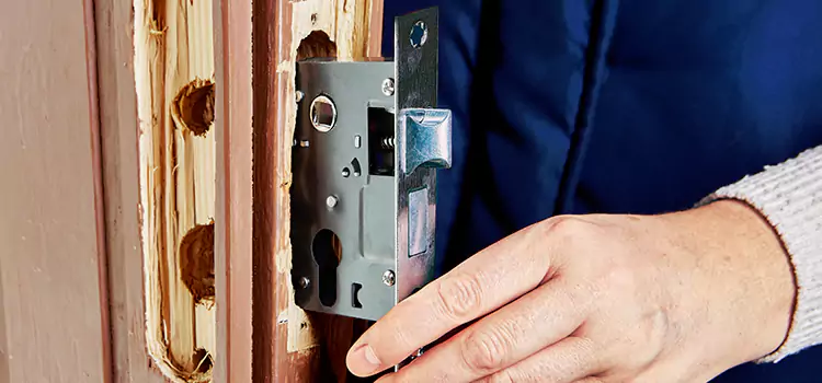 Garage Door Lock Replacement Lorette